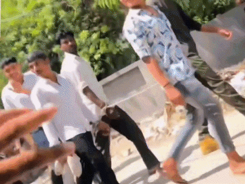 डीगेंद्र डेथ मिस्ट्री, दोस्त पुलिस से डरकर गुरुग्राम आया:UP पुलिस दरवाजे पर पहुंची, अंदर गोली चली; बहन राखी बांधने आई तो लव-स्टोरी पता चली