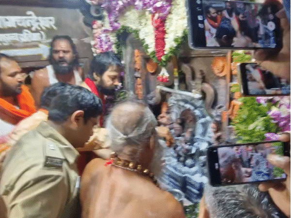 भगवान नागचंद्रेश्वर के पट रात 12 बजे खुलेंगे:नागपंचमी और सावन सोमवार एक ही दिन; 8 लाख भक्तों का उज्जैन आने का अनुमान