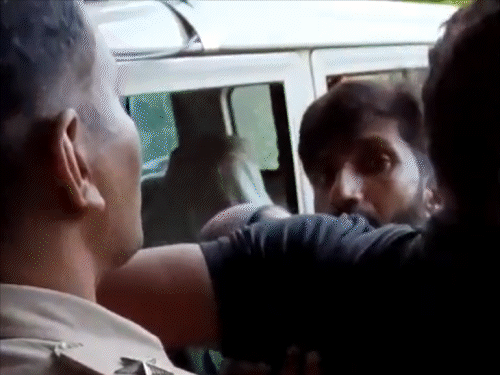 भागलपुर के बिहपुर में पुलिस की टीम पर हमला:रंगदारी मांगने के आरोपी को भीड़ ने छुड़ाया, भास्कर के सवाल पर थानाध्यक्ष ने काटा फोन