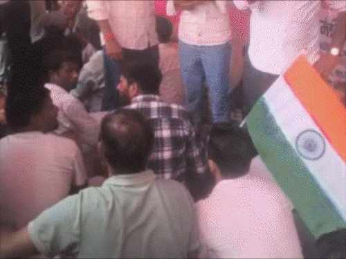 TRE-4 छात्र आंदोलन, रातभर गर्दनीबाग में बैठे रहे सैकड़ों स्टूडेंट्स:तेजस्वी-पप्पू यादव का मिला समर्थन, शिक्षा मंत्री ने कहा- सभी मांगें पूरी करना संभव नहीं