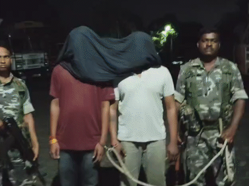 चौपारण में पुलिस-तस्करों के बीच मुठभेड़:गोली लगने से एक घायल; दो गिरफ्तार, 10 किलो अफीम, हथियार और वाहन बरामद