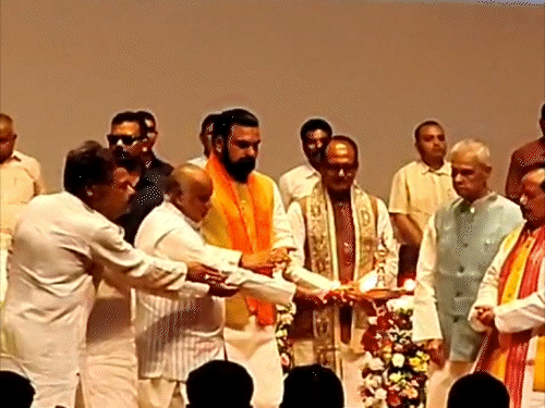 बिहार के 11 लाख गरीब परिवारों को मिलेगा पक्का मकान:2.35 लाख परिवारों का गृह प्रवेश, केंद्रीय मंत्री शिवराज सिंह चौहान और CM सम्राट ने किया उद्घाटन