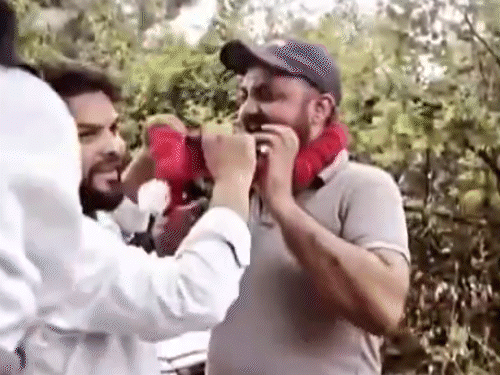 हत्या की फिरौती लेने वाले 24 घंटे में छूटे..VIDEO:लखनऊ में जेल के बाहर काफिला निकाला, माला पहना, वीडियो बनवाया; 14 मुकदमें दर्ज