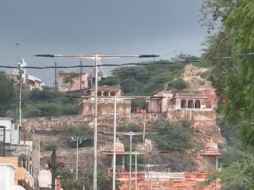 जयपुर में तेज बारिश, सड़कों पर पानी भरा:तूंगा, रामपुरा डाबरी के पास 19MM पानी बरसा, कई जगह वॉटर लॉकिंग; आज यलो अलर्ट