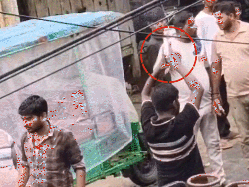बेगूसराय में बीच सड़क पर 5 राउंड फायरिंग:कुख्यात गछिया गिरफ्तार, पिस्टल और 2 कारतूस बरामद; पहले भी आपराधिक मामलों में शामिल रहा है