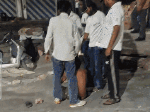 हरियाणवी युवक को ऋषिकेश में नंगा कर पीटा, VIDEO:पैंट उतार सड़क पर घसीटा; पीड़ित बोला- फोन चोरी हो गया था, छोटे समझ हाथ नहीं उठाया