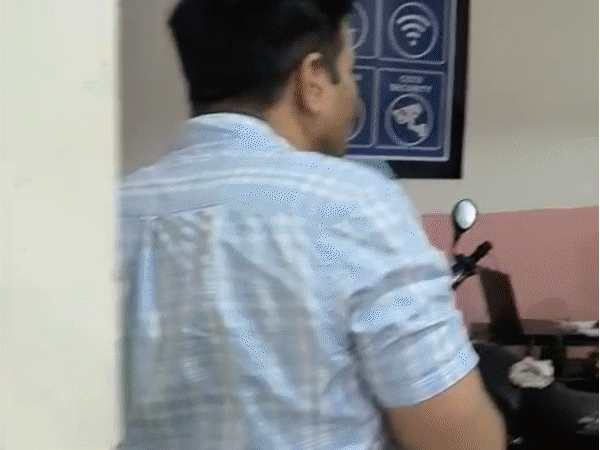 इंदौर निगम के सहायक राजस्व अधिकारी पर लोकायुक्त रेड:31 साल की नौकरी में 80 लाख वेतन, 2.53 करोड़ की संपत्ति; पत्नी के नाम दो बिल्डिंग