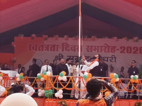 पटना में सीएम सम्राट ने फहराया तिरंगा:वन विभाग की झांकी ने मोहा मन, भरत तिवारी के घर भी झंडोत्तोलन; देखें स्वतंत्रता दिवस की 20 तस्वीरें