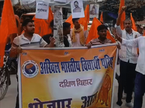ABVP ने CM हेमंत सोरेन का पुतला फूंका:JPSC-JSSC धांधली को लेकर छात्र आंदोलन का समर्थन किया, कहा- छात्रों के भविष्य के साथ हो रहा खिलवाड़