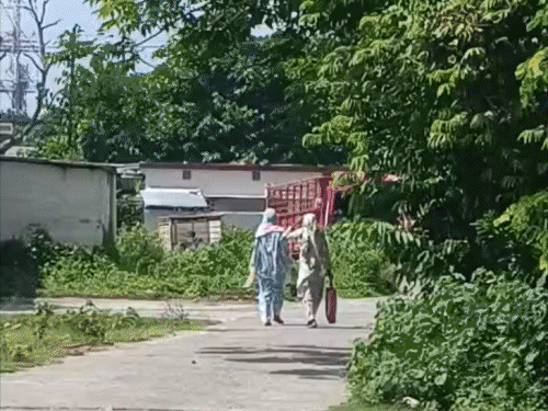 ‘अंजान संग पति ने पूरी रात कमरे में अकेला छोड़ा’:पहली बार देह व्यापार के काम में 8 हजार वसूले; किशनगंज की महिला ने बताई आपबीती