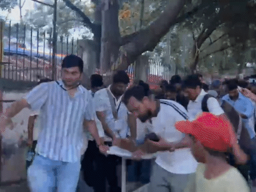 आंदोलन के बीच छात्र नेता दिलीप कुमार की बिगड़ी तबीयत:गर्दनीबाग अस्पताल में कराया भर्ती, रातभर डटे रहे स्टूडेंट; कहा- मांगें पूरी होने तक करेंगे प्रोटेस्ट