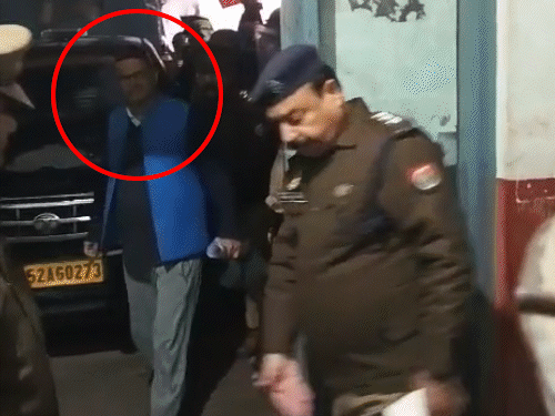 अमिताभ ठाकुर की याचिका पर पुलिस ने दाखिल की केसडायरी:चौक में 8 दिसंबर को दर्ज केस पर उठाए सवाल, कोर्ट ने रद् की EX.IPS की अर्जी