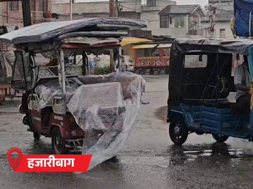 झारखंड के 6 जिलों में ऑरेंज, 10 में यलो अलर्ट:लो प्रेशर के कारण एक्टिव रहेगा मानसून, गरज-चमक और तेज हवाओं का खतरा