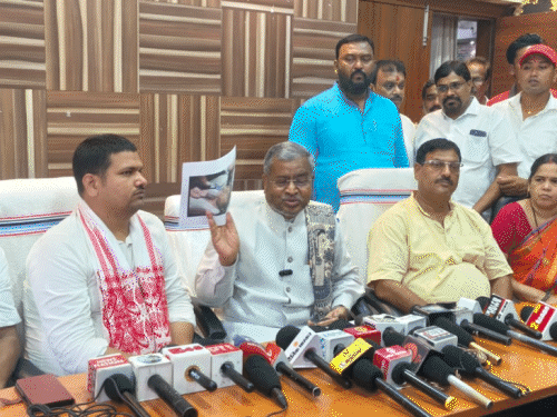 झारखंड में पुतला दहन से भड़की राजनीति:JPSC-JSSC विवाद में भाजपा-झामुमो आमने-सामने, 3 जिलों में 1000 लोगों पर केस