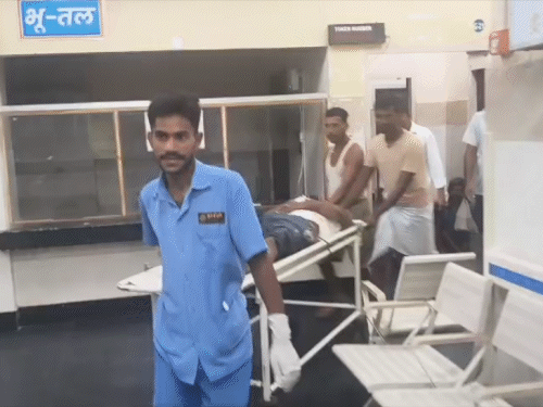 नालंदा में चुनावी रंजिश को लेकर मुखिया प्रतिनिधि पर हमला:बदमाशों ने पीट-पीटकर हाथ-पैर तोड़े, सोने की चेन भी लूटी; फायरिंग कर फरार हुए