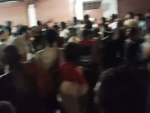 कीर्तन कर रहे लोगों को कार ने रौंदा, 5 मौत:सुपौल में एक की हालत गंभीर, गुस्साए ग्रामीण सड़क किनारे की हटा रहे दुकानें