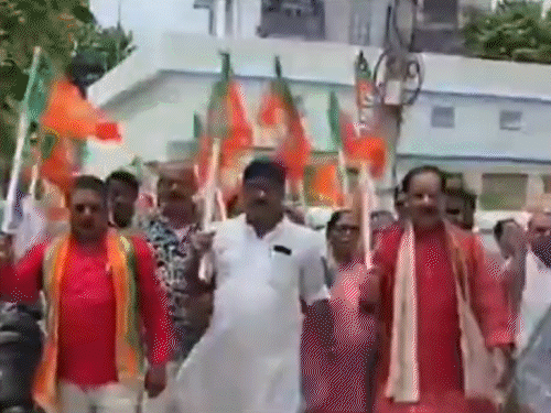 ‘सोनिया-राहुल गांधी देश की जनता से माफी मांगें’:दरभंगा में भाजपा कार्यकर्ताओं ने निकाला प्रतिरोध मार्च, सांसद बोले- वंदे मातरम गीत नहीं, राष्ट्रभक्ति है