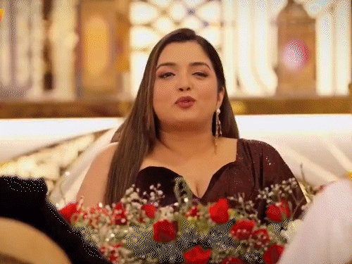 सिंगर पवन सिंह से काजल ने प्यार का इजहार किया:दुबली होने का राज खोला; पहले जबरन किस करने का आरोप लगाया था, VIDEO