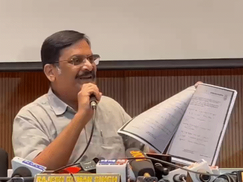 ‘हाथी चले बाजार-कुत्ता भौंके हजार’ डॉयलॉग वाले राजेश को जानिए:BPSC से एंट्री , प्रमोशन पाकर बने IAS, विवादित बोल के 5 घंटे बाद हुए सस्पेंड