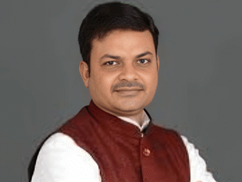 तेजप्रताप बोले-होटल में चप्पल कांड का सच सामने आएगा:मंत्री ने 50 करोड़ का नोटिस भेजा, पूछा- अनुष्का, निशू सिन्हा और अनामिका झा से क्या रिश्ता है?