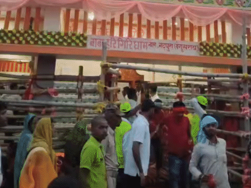 हरिगिरिधाम में जलाभिषेक के लिए 2 KM लंबी लाइन:हर-हर महादेव के जयकारा से गूंज उठा मिथिला का देवघर; करीब 2 लाख श्रद्धालुओं के पहुंचने की संभावना
