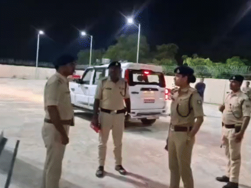 मोतीपुर थाने के पास स्कॉर्पियो ने 3 लोगों को रौंदा:BMP जवान की मौत, SI और दुकानदार गंभीर; सब्जी लेने निकले थे जवान और SI