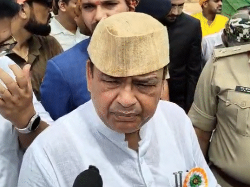 बच्चों को भूख हड़ताल नहीं करनी चाहिए थी:स्वास्थ्य मंत्री बोले – आंदोलनकारी बच्चों के इलाज पर अस्पताल नहीं मांग सकता रुपए