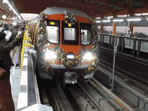 अब वीकेंड पर 70 फेरे लगाएगी मेट्रो, नया शेड्यूल:रविवार और सार्वजनिक अवकाश पर 15 मिनट में मिलेगी; रात 8.30 बजे तक दौड़ेगी