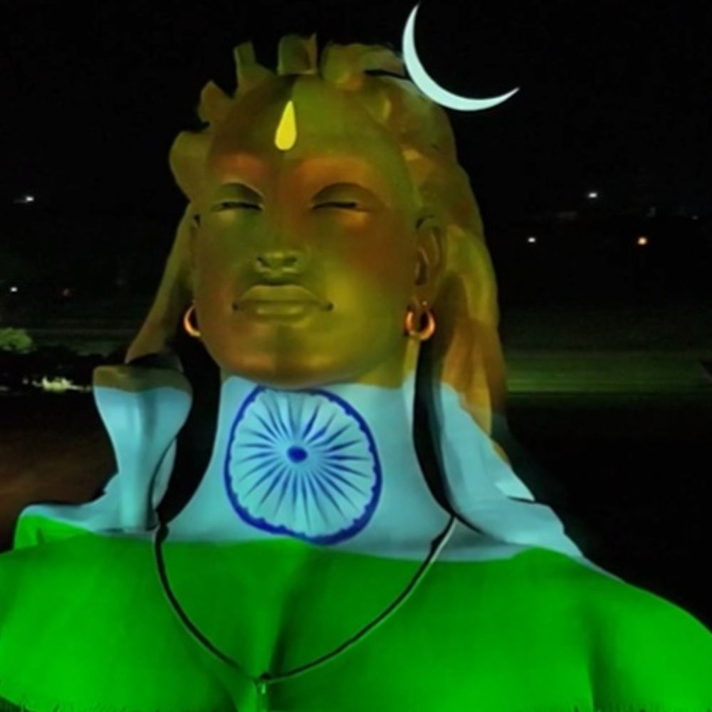 तिरंगे के रंग में सजे 112 फीट ऊंचे आदियोगी:स्वतंत्रता दिवस की पूर्व संध्या पर दिखी देशभक्ति की झलक