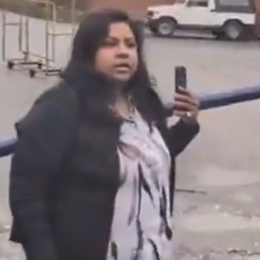 लद्दाख में सड़क बंद करने पर महिला का हंगामा, VIDEO:कहा- सेना के जवानों को सैलरी हमारे टैक्स से मिलती है, खुद को जेन-जी बताया