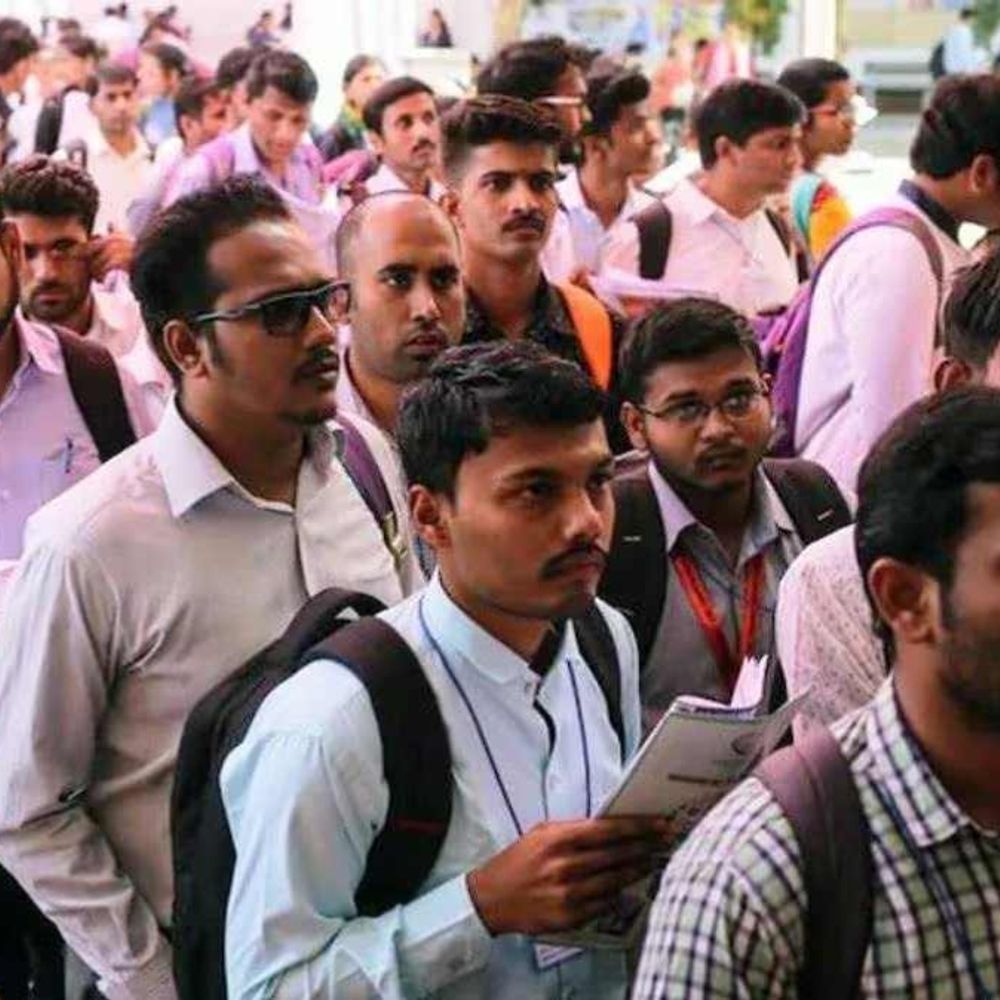 केंद्र में खाली पद 10 साल में दोगुने:4.2 लाख से बढ़कर 8.24 लाख हुए; सरकारी कंपनियों में 49% कर्मचारी ठेके पर, पहले 19% थे