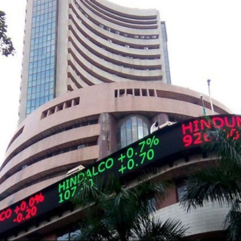 सेंसेक्स में 200 अंक की बढ़त:77,900 पर कारोबार कर रहा, बैंकिंग और रियल्टी शेयर्स में आज ज्यादा खरीदारी