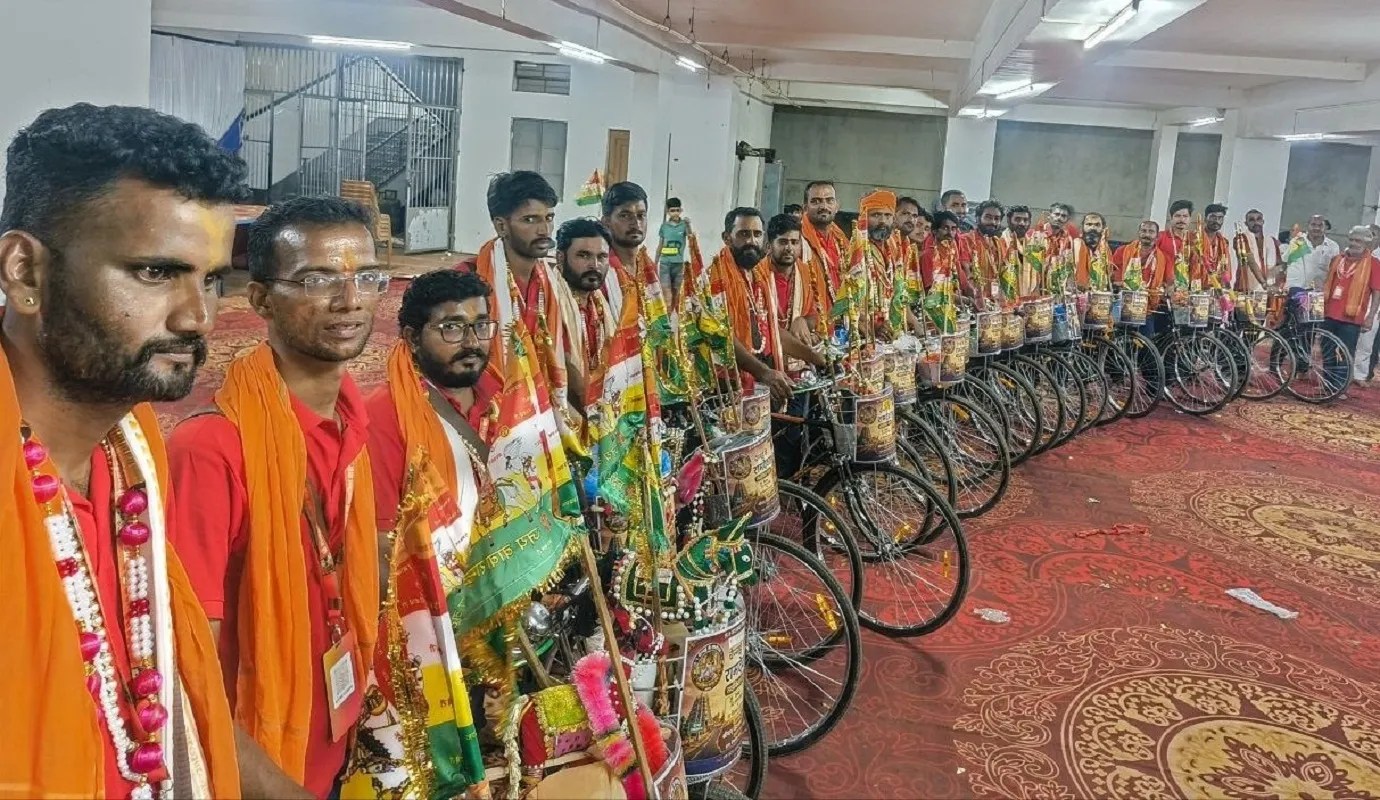 नंगे पांव 3,000 किमी की आस्था यात्रा, साइकिल पर रामदेवरा की ओर बढ़ रहे 22 श्रद्धालु