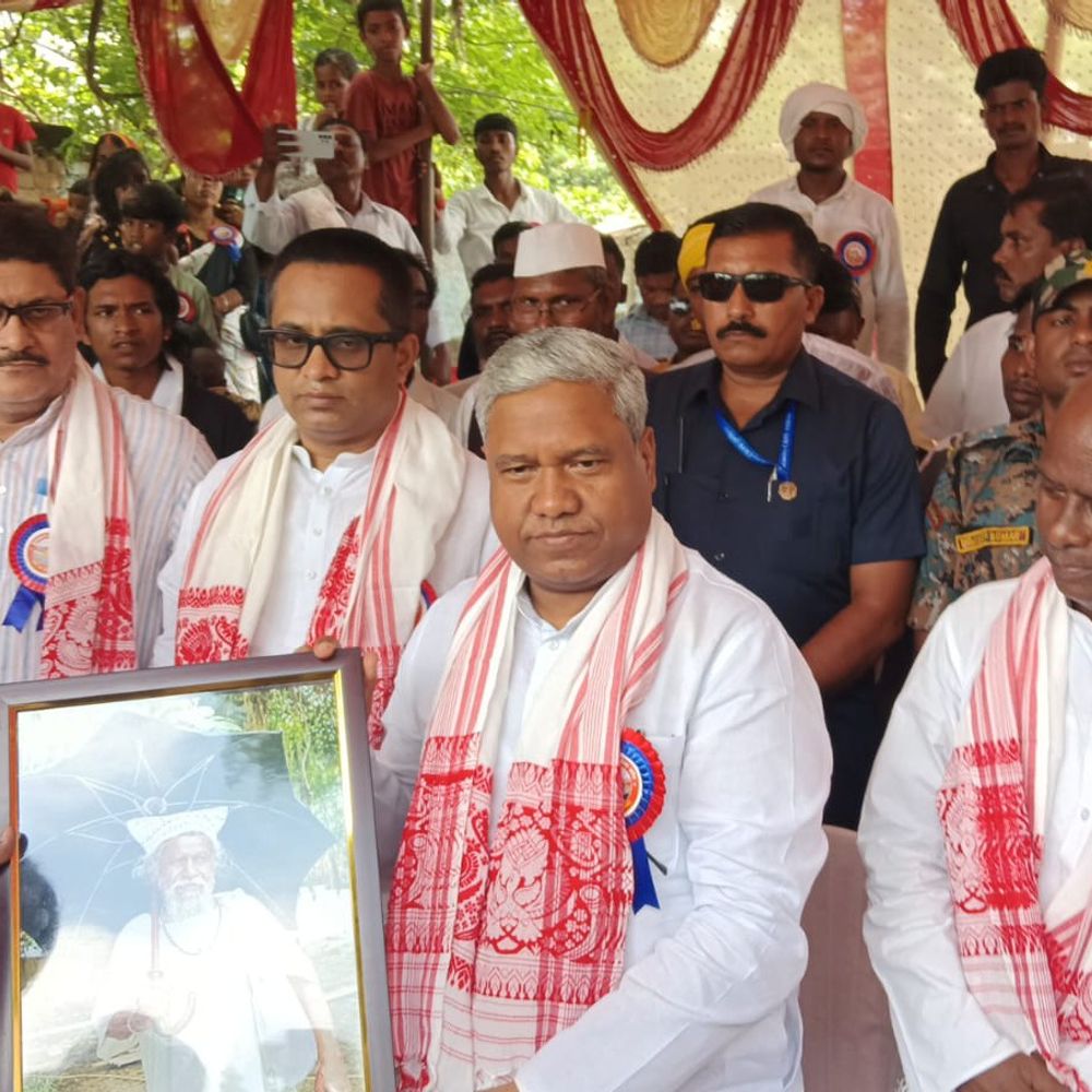 ‘माउंटेन मैन’ दशरथ मांझी की पुण्यतिथि पर बाइक रैली:मंत्री संतोष कुमार सुमन ने श्रद्धांजलि अर्पित की, बोले- संघर्ष से बड़ी से बड़ी चुनौती को पार कर सकते हैं