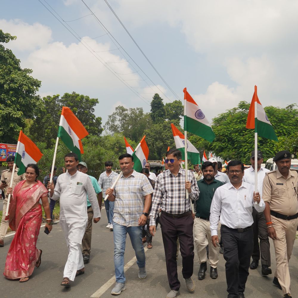 अररिया में ‘हर घर तिरंगा’ यात्रा कार्यक्रम:नेताजी सुभाष चंद्र बोस की प्रतिमा पर अर्पित किए फूल