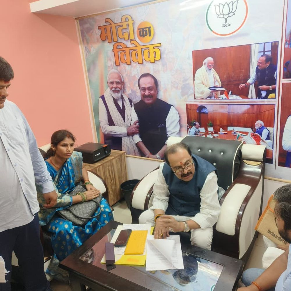 नवादा सांसद के जनता दरबार में 62 शिकायतें:जर्जर सड़क-जलजमाव से लेकर जमीन विवाद का मुद्दा उठा, अतिक्रमण हटाने तक की समस्याएं पहुंचीं