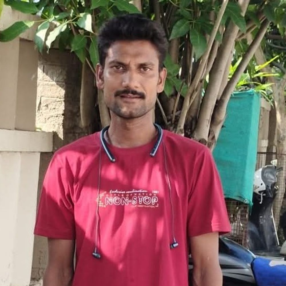 कुशीनगर में पेड़ से लटका मिला युवक का शव:राजस्थान से लौटने के बाद ससुराल जाने की बात बोली थी, परिजनों ने जताई हत्या की आशंका