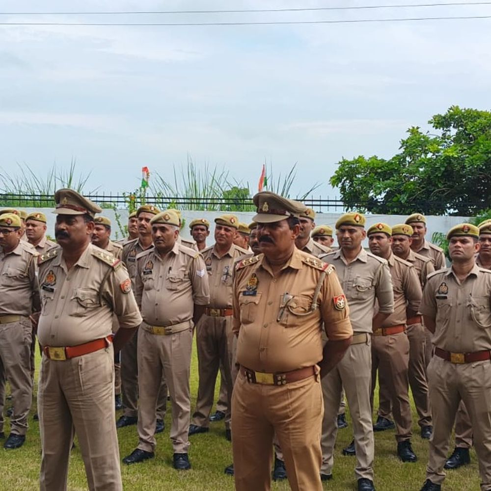 औरैया में विभाजन विभीषिका स्मृति दिवस:एएसपी समेत पुलिसकर्मियों ने मौन रखकर मृतकों को दी श्रद्धांजलि