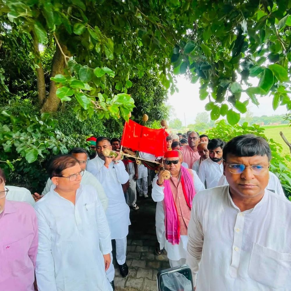 सपा नेता डॉ. माखनलाल यादव पंचतत्व में विलीन:सांसद अवधेश प्रसाद समेत सपाइयों ने दी अंतिम विदाई