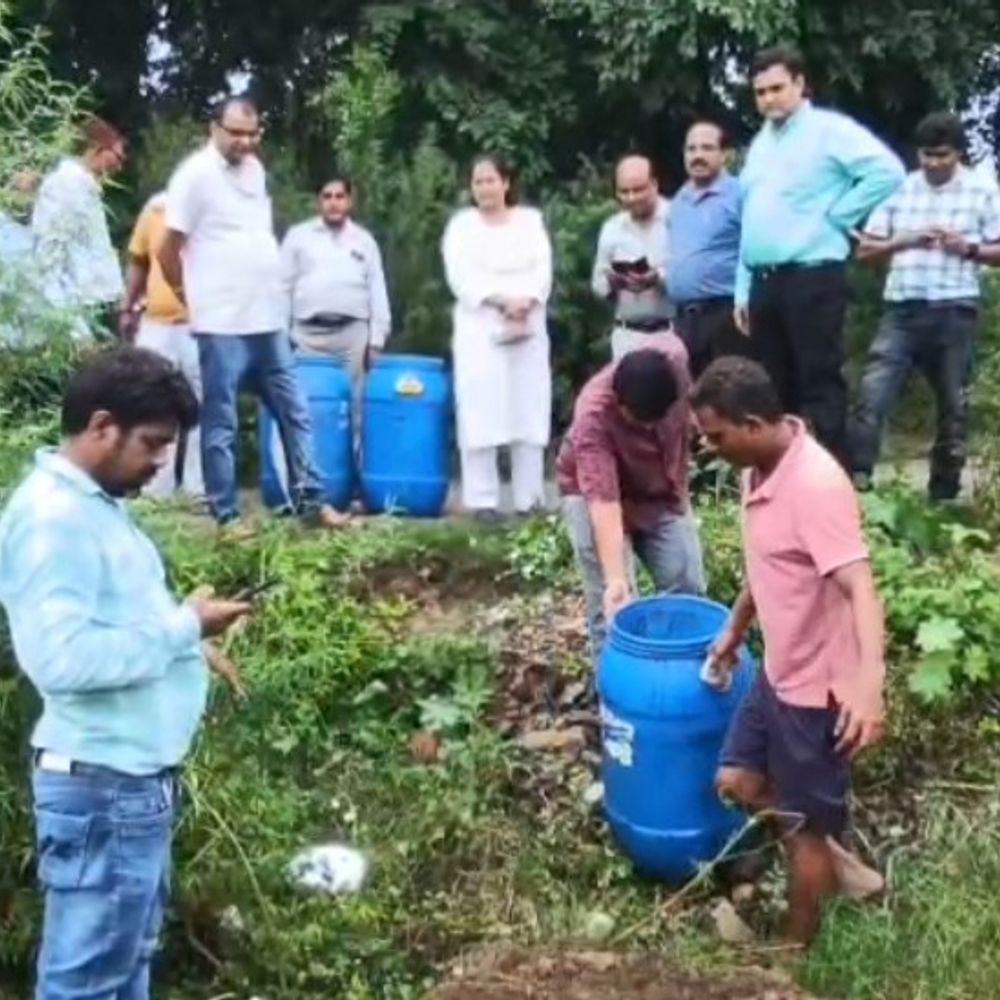 डेयरी में मिला 4 कुंतल दूषित पनीर:कासगंज में खाद्य विभाग ने लाइसेंस रद्द कर दर्ज कराई तहरीर