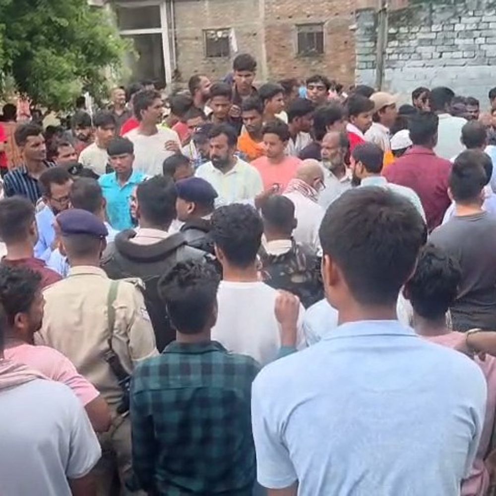 गोपालगंज में मस्जिद परिसर में मौलवी की चाकू से हत्या:खून के नमूने-फिंगरप्रिंट जुटाए, FSL जांच में जुटी