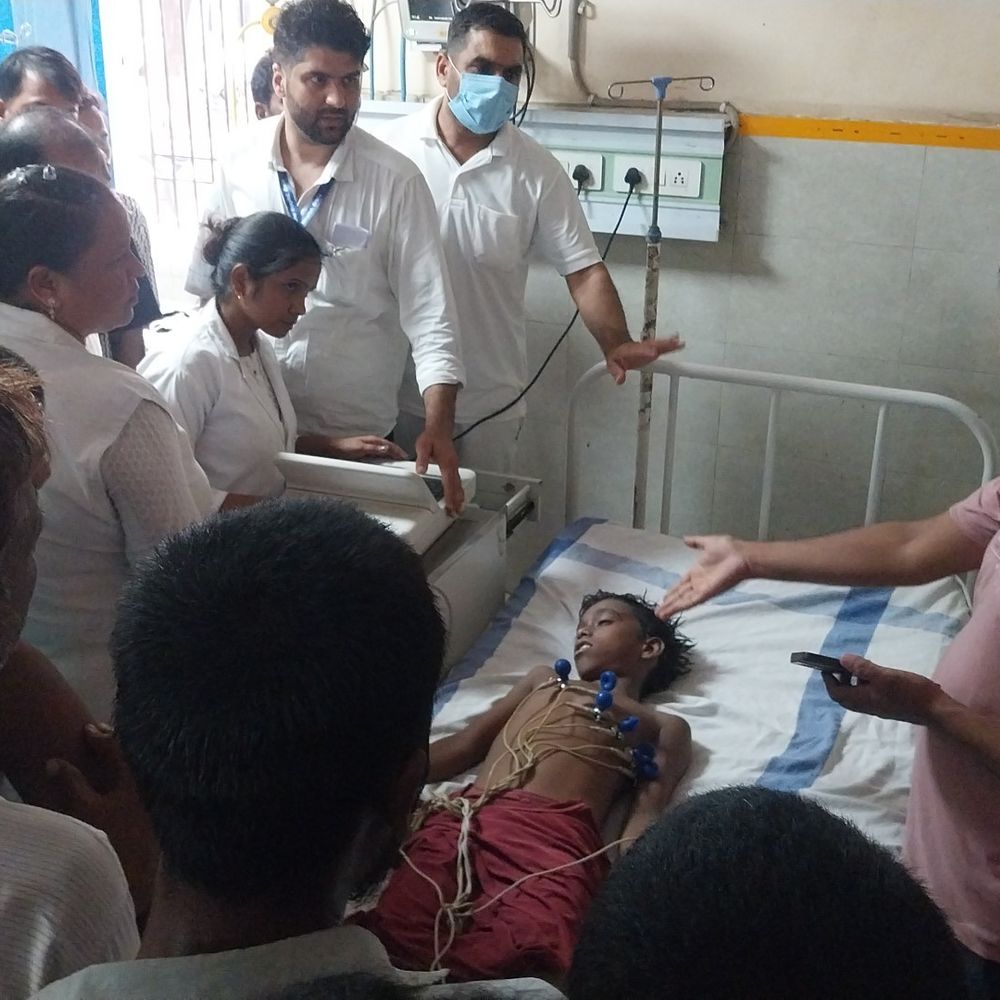 कोशी धार में डूबा 6 वर्षीय बालक:नहाते समय हादसा, ग्रामीणों ने बाहर निकाला; सदर अस्पताल में दम तोड़ा