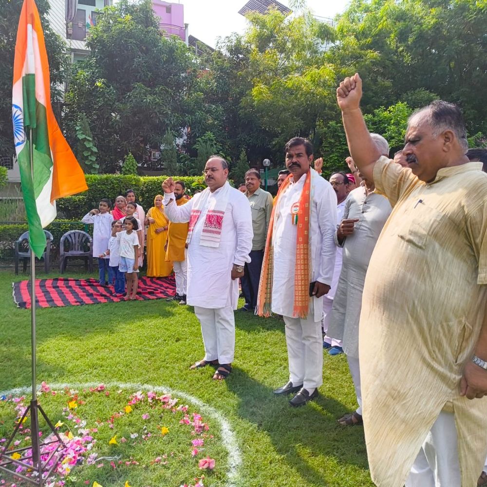 लखनऊ के पंचवटी पार्क में स्वतंत्रता दिवस समारोह:स्वयंसेवक संघ के क्षेत्र संपर्क प्रमुख बोले- देश की तरक्की में हर नागरिक की भूमिका महत्वपूर्ण
