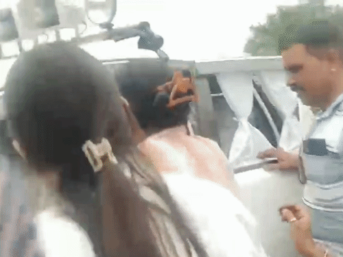 जहां महिलाएं कपडे बदलती हैं, वहां मिला हिडन कैमरा:मंत्री का काफिला रोका, बताई अस्पताल समस्या; स्वास्थ्यकर्मी बोलीं- बाकी जगह भी जांच हो