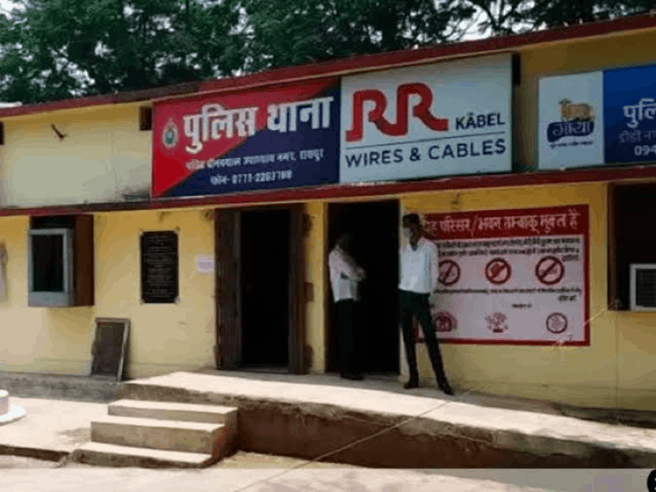 रायपुर में युवक से लूट…3 आरोपी गिरफ्तार:पुरानी रंजिश में घेरकर मारपीट की, जान से मारने की धमकी देकर बाइक लूटी; एक आरोपी फरार