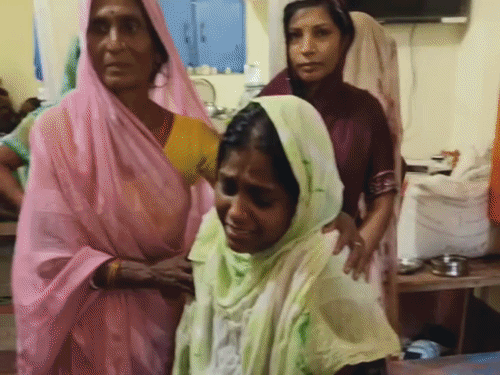 बिहार के गुप्ताधाम में औरंगाबाद के 2 श्रद्धालुओं की मौत:भगदड़ जैसी स्थिति के बीच पहाड़ पर चढ़ने के दौरान गिरे; एक सरकारी कर्मचारी, दूसरा मजदूरी करता था