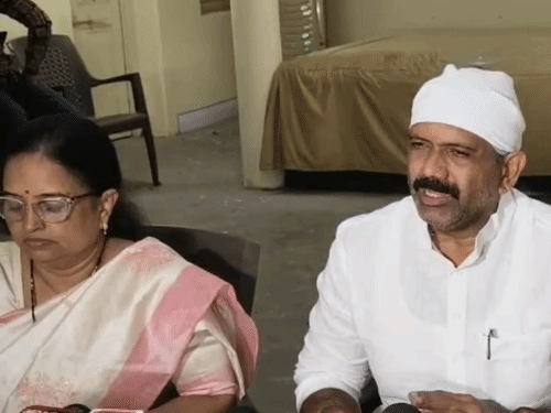 ‘लोकायुक्त से होनी चाहिए निगम के नामांतरण घोटाले की जांच’:इंदौर में कांग्रेस की मांग; कहा- बड़े दोषियों को बचाने का खेल बंद करो