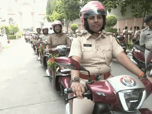 गयाजी में मनचलों पर ‘अभया ब्रिगेड’ की रहेगी नजर:’पुलिस दीदी’ का दस्ता तैयार, शहर में 30 स्कूटी और 40 बाइक से होगी गश्त