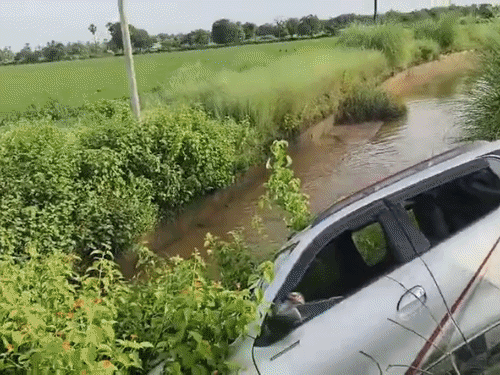 80 की स्पीड में पिकअप ने कार में मारी टक्कर:डॉक्टर की मौत, पिता की हालत गंभीर; 6 महीना पहले मां और अब इकलौते बेटे की गई जान
