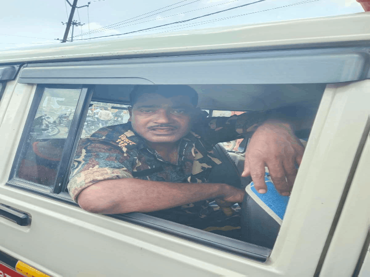डायल-112 की गाड़ी ने 3 राहगीरों को मारी टक्कर:2 को हल्की चोट, एक की हालत गंभीर; नशे की हालत में था ड्राइवर, पुलिस ने हिरासत में लिया